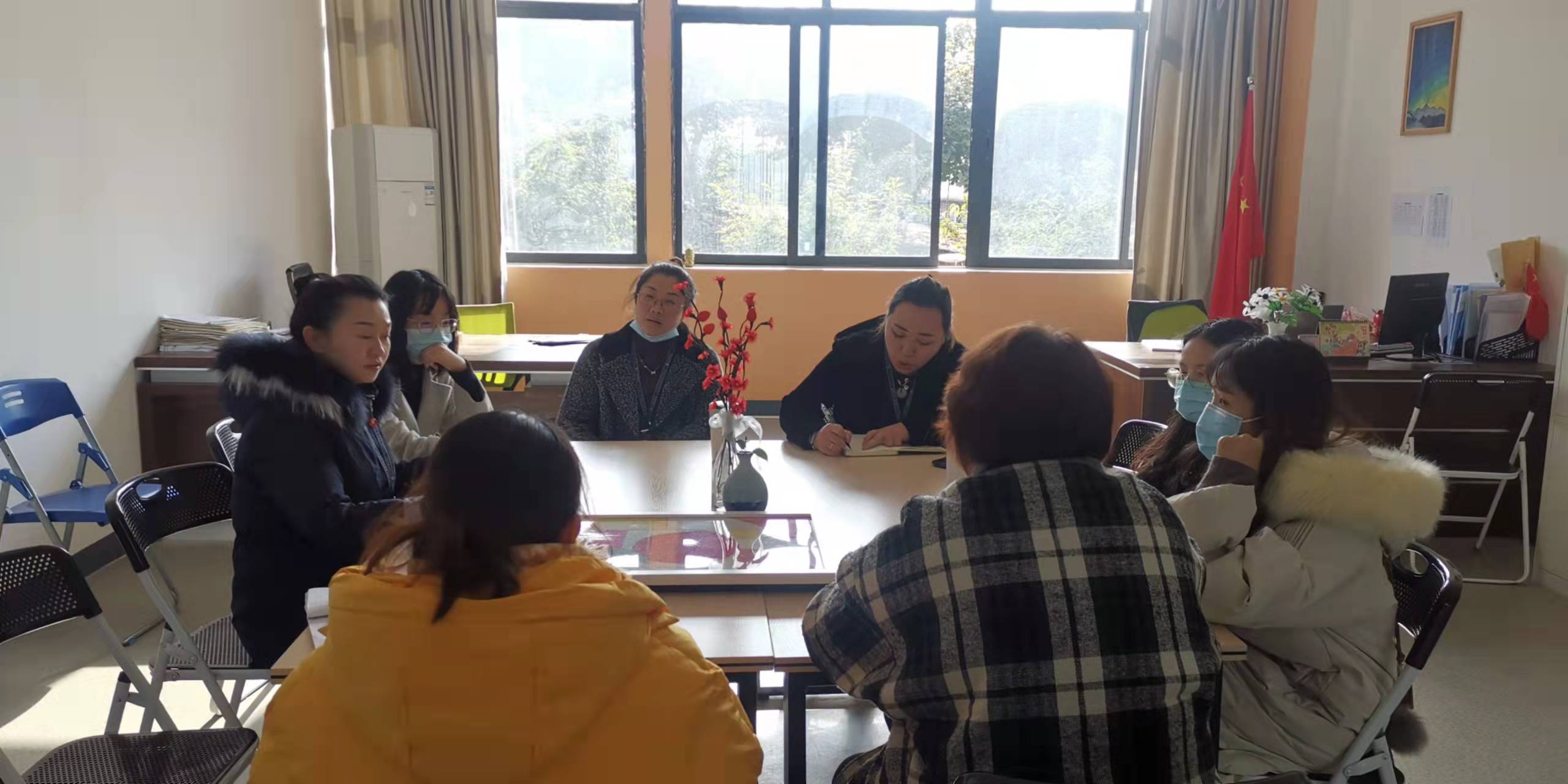 幼儿师范学院召开幼儿环境创设专题讨论会(图1)
