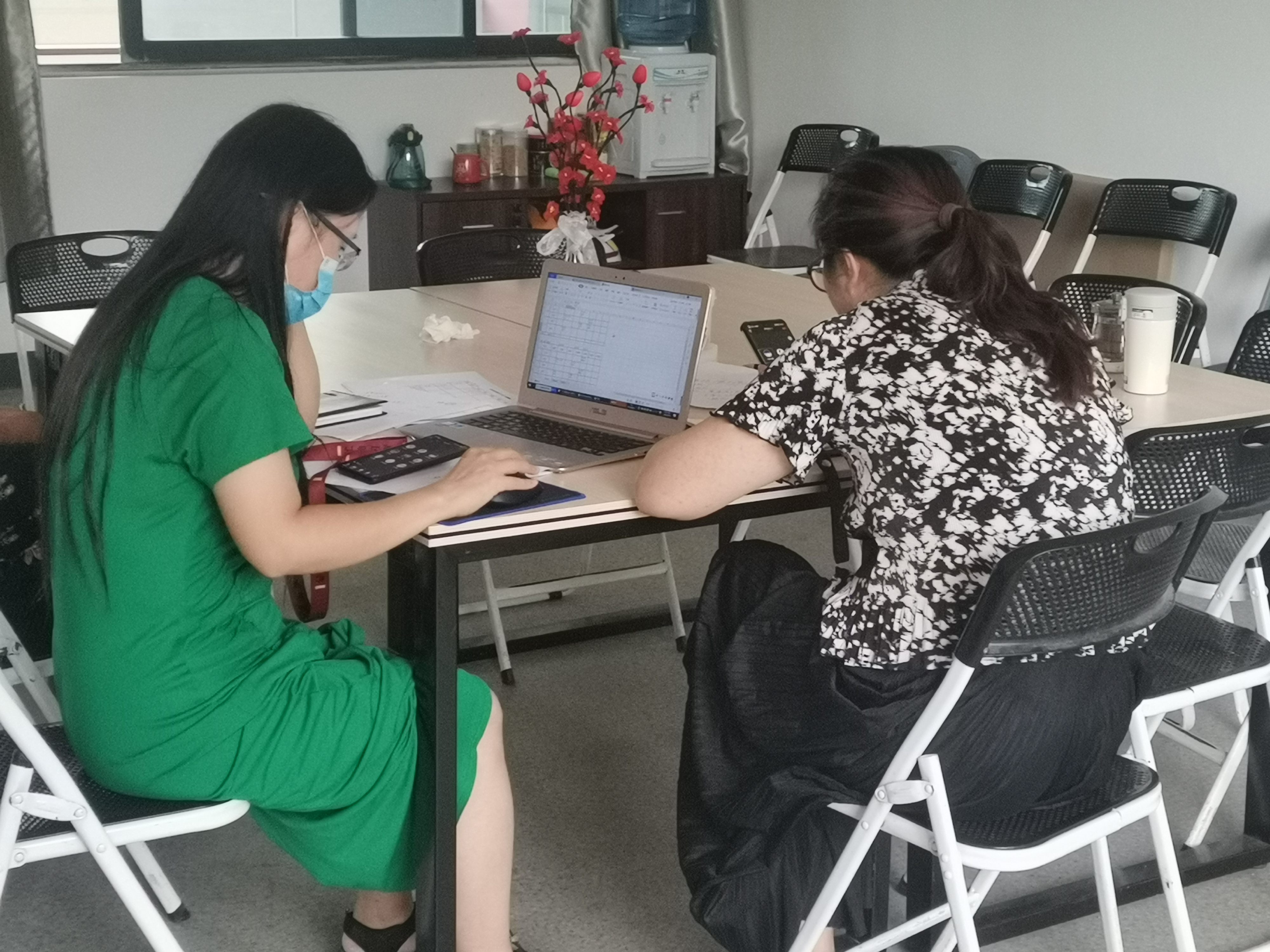 幼儿师范学院吴柯华院长组织全体教师召开教学专题讨论会(图1)