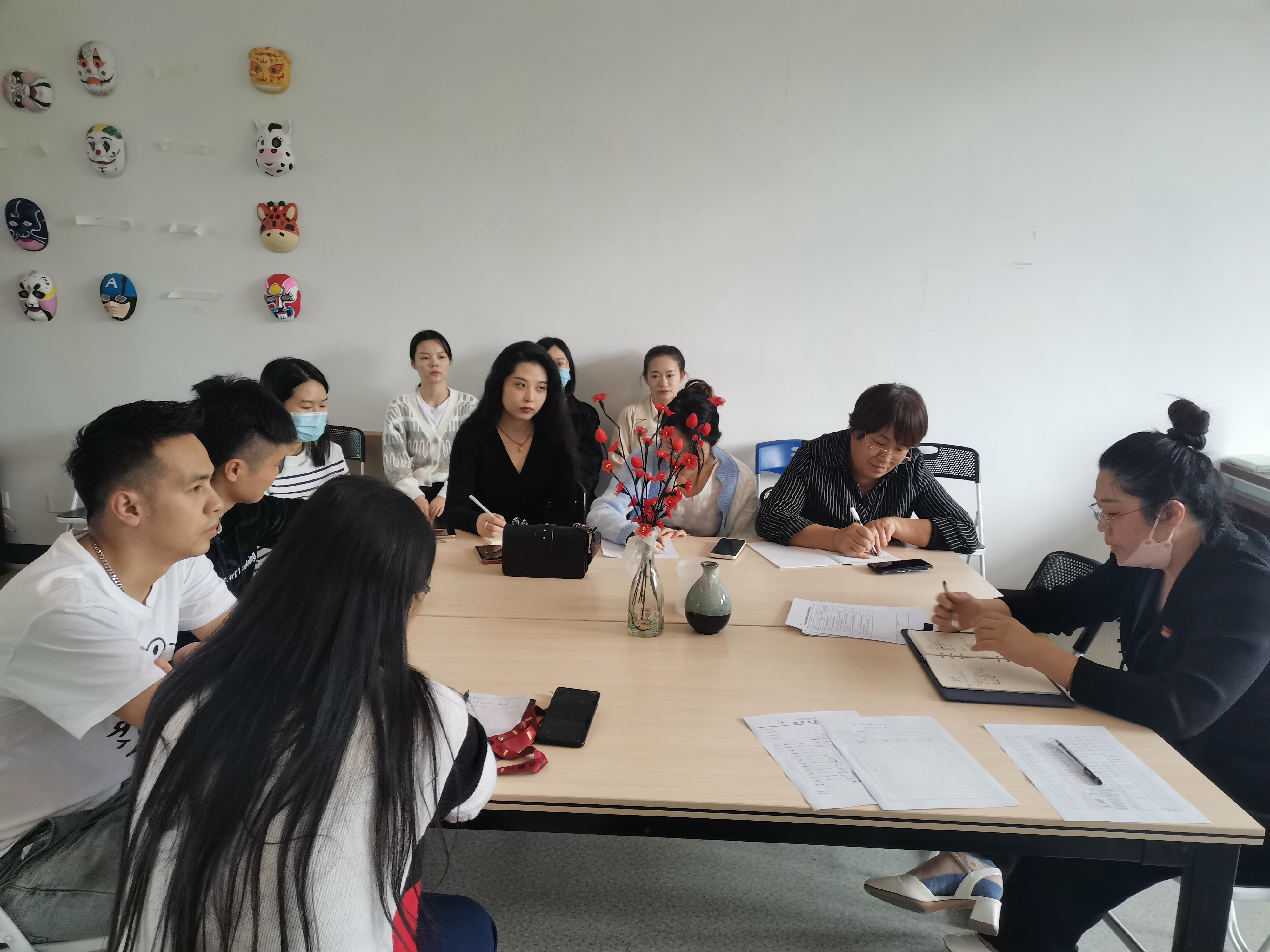 幼儿师范学院组织全体教师召开教学会议，助推“教与学”行为规范月活动！(图1)