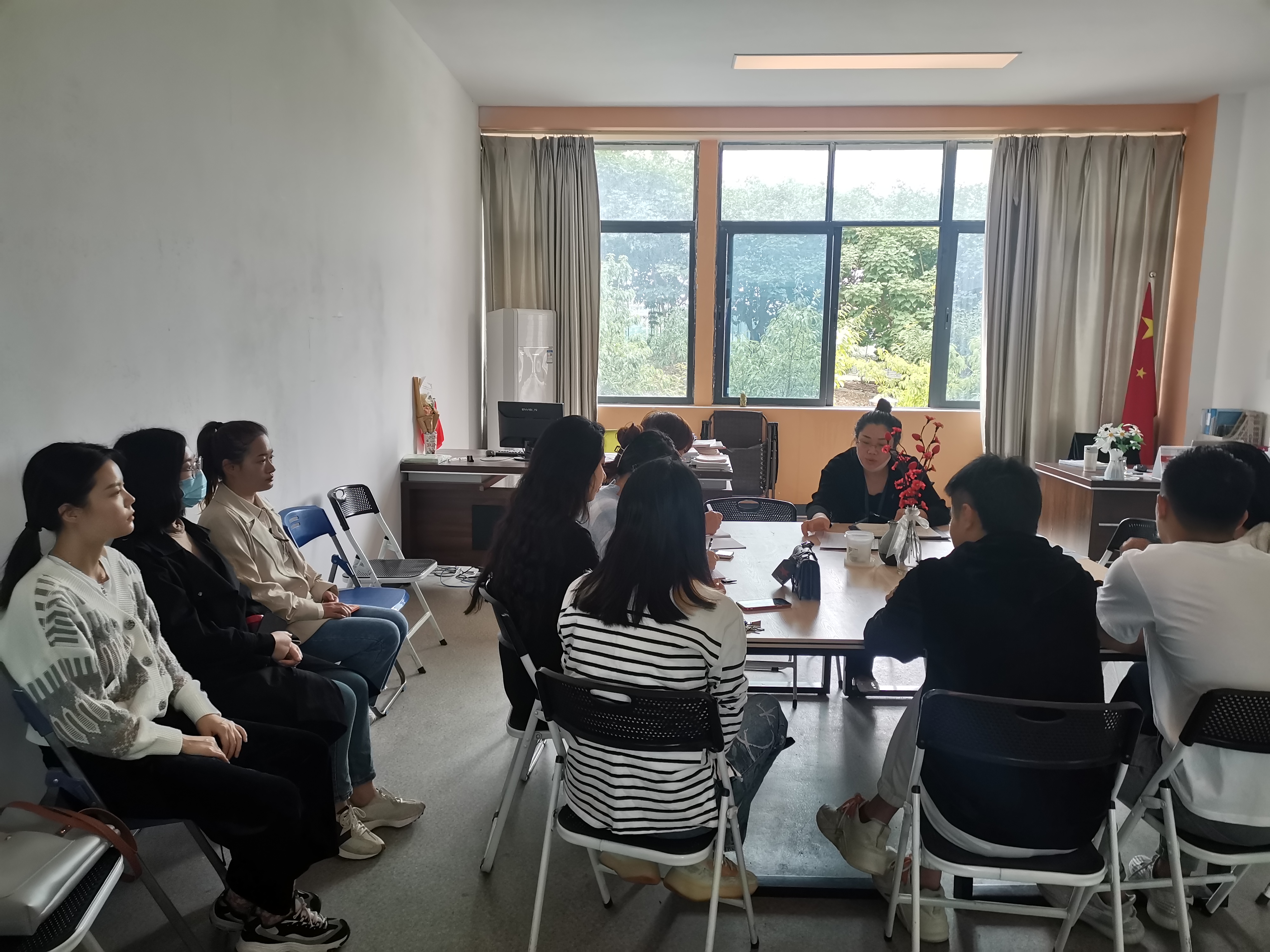 幼儿师范学院组织全体教师召开教学会议，助推“教与学”行为规范月活动！(图2)