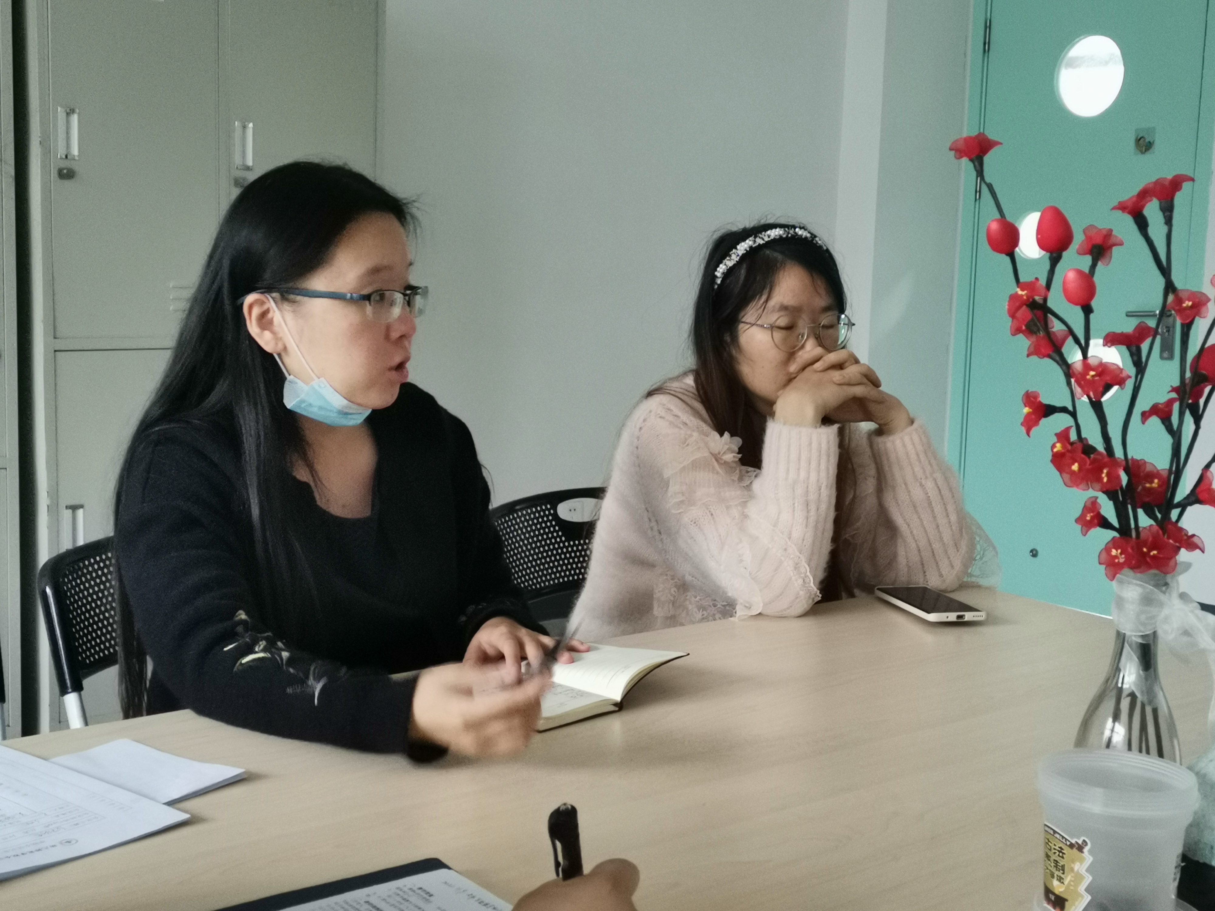 幼儿师范学院组织全体教师召开教学会议，安排部署下一步的工作任务(图4)