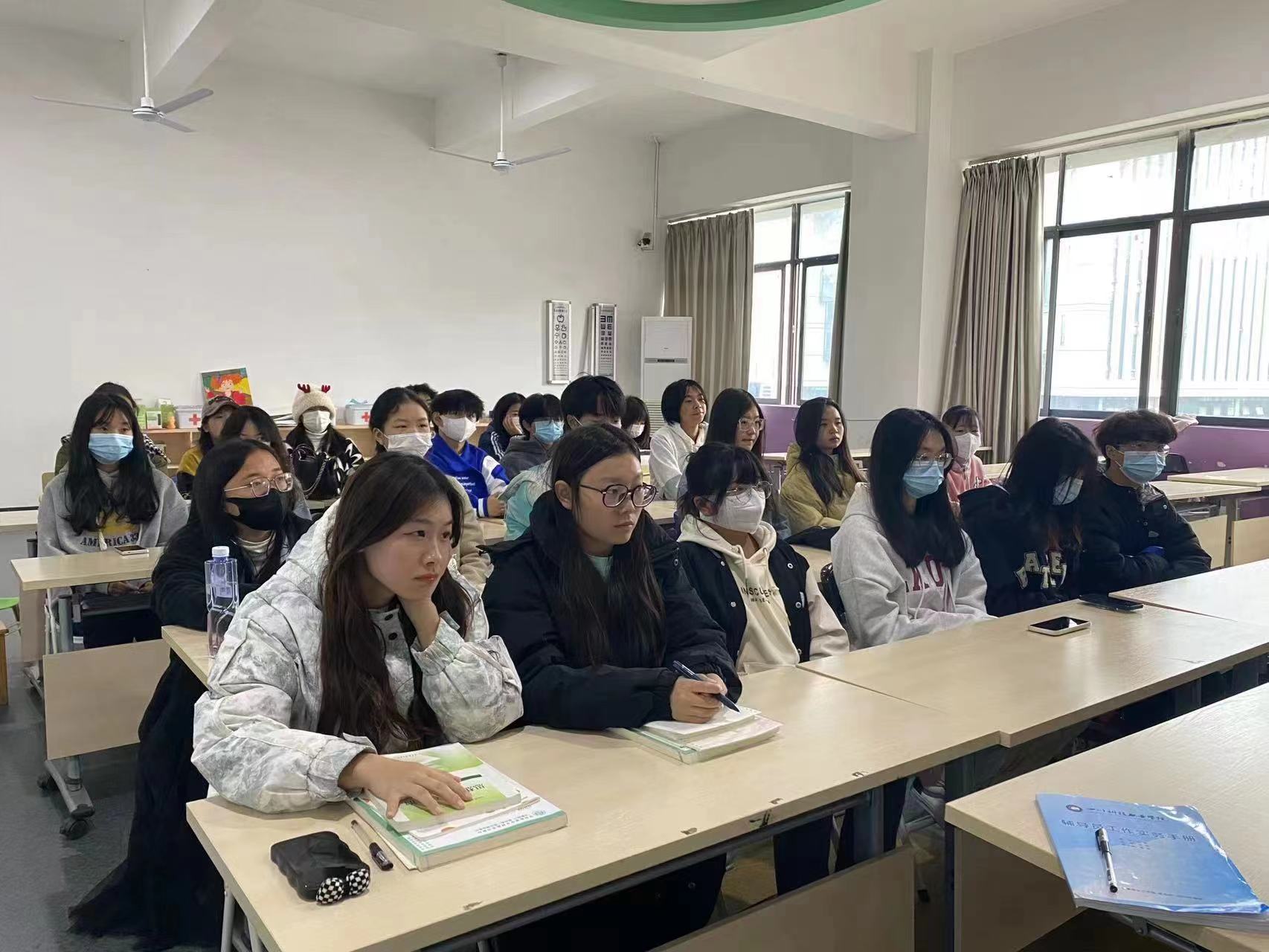 幼儿师范学院召开学院2022—2023学年第一学期学生座谈会(图2)