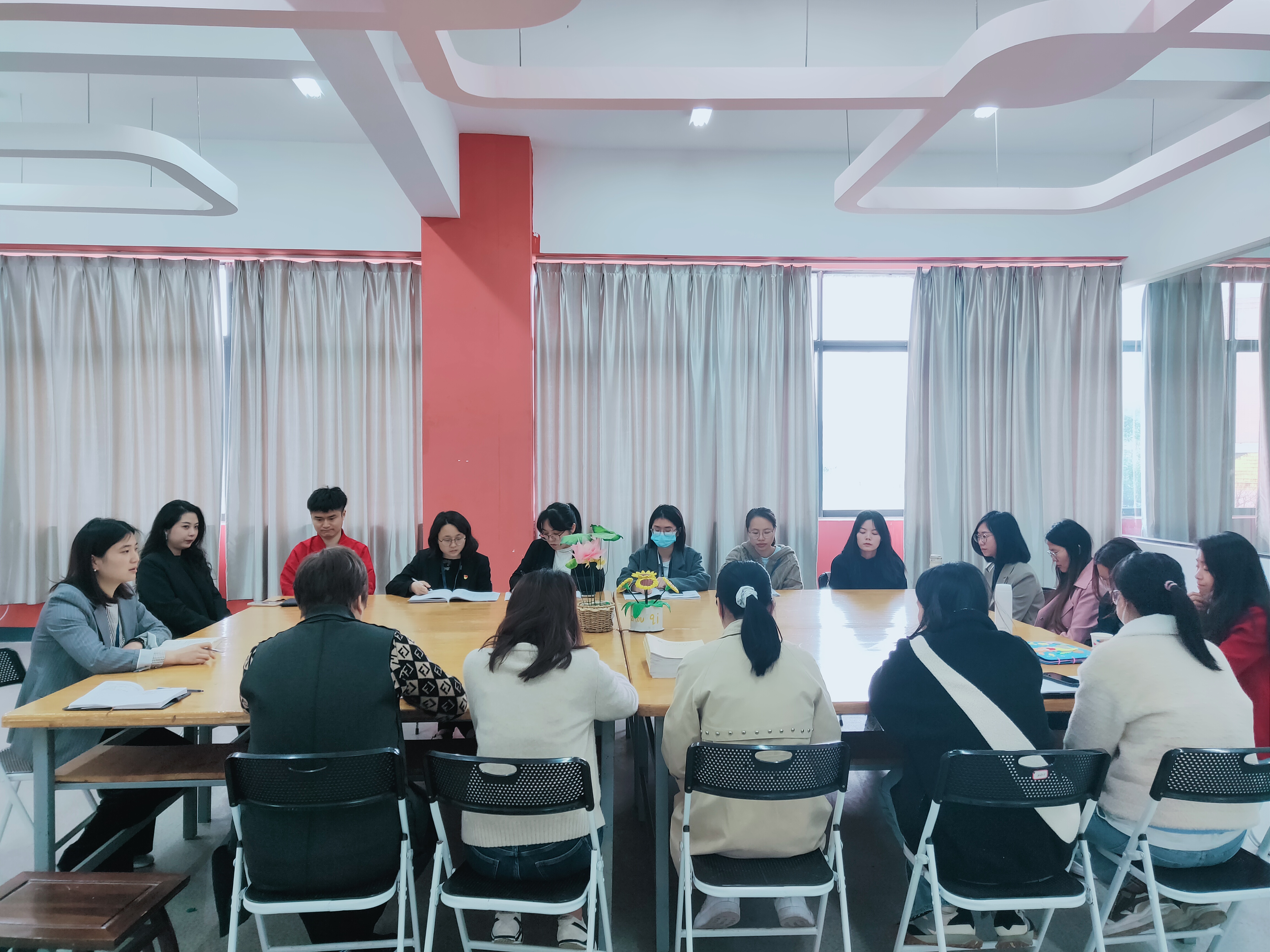 幼儿师范学院组织召开全院教职工大会，助推教学质量提升(图1)