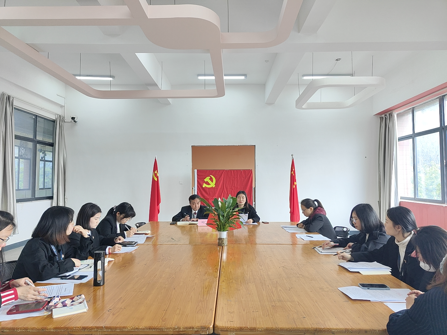 幼儿师范学院召开2022年度基层党组织组织生活会和民主评议党员大会(图2)