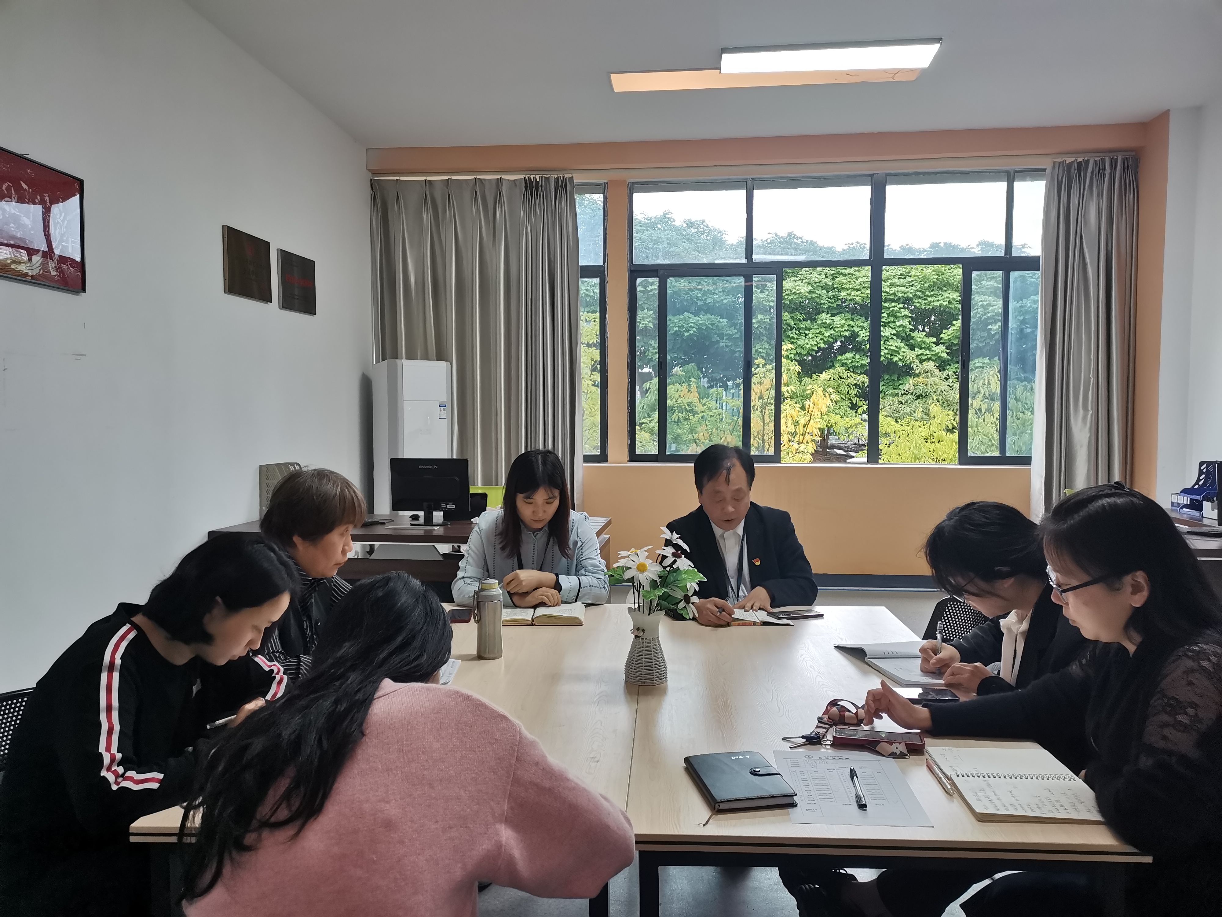 幼儿师范学院组织召开学院党政联席会，总结近期工作及部署下阶段任务(图1)