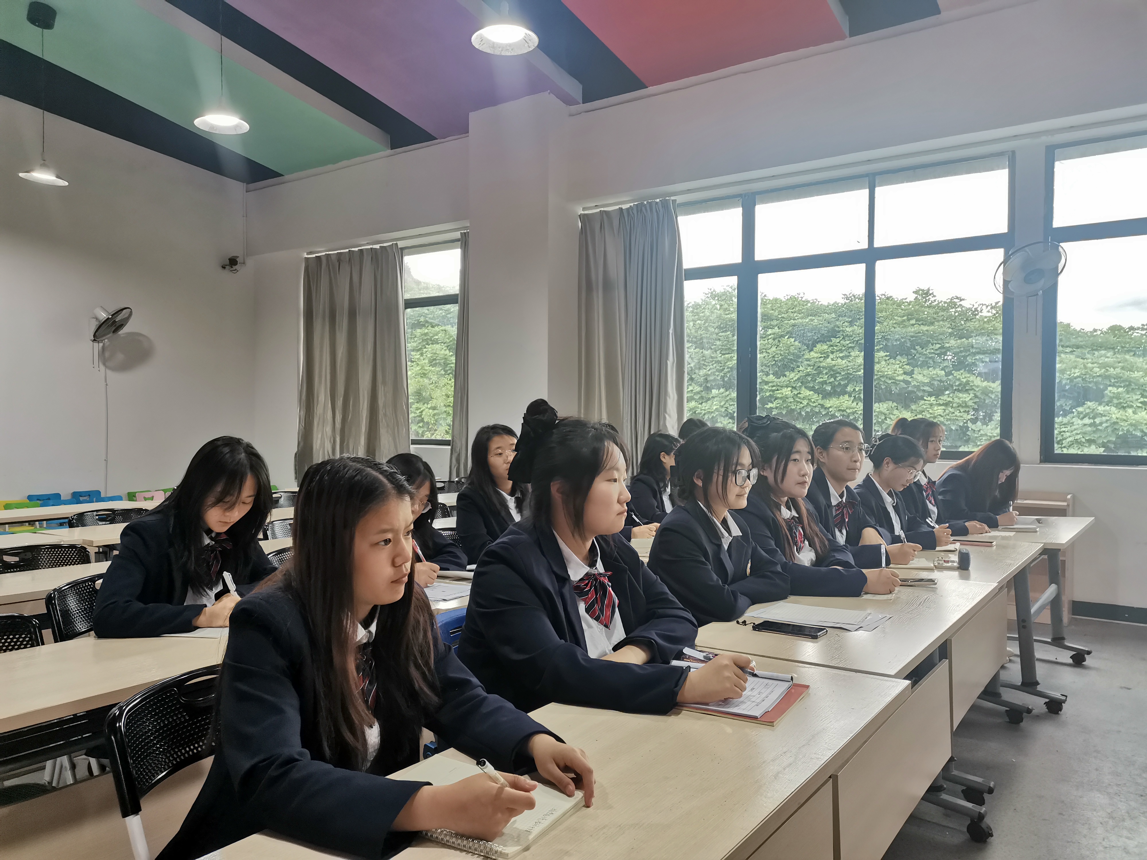 幼儿师范学院主持召开2022—2023学年第二学期学生座谈会(图2)