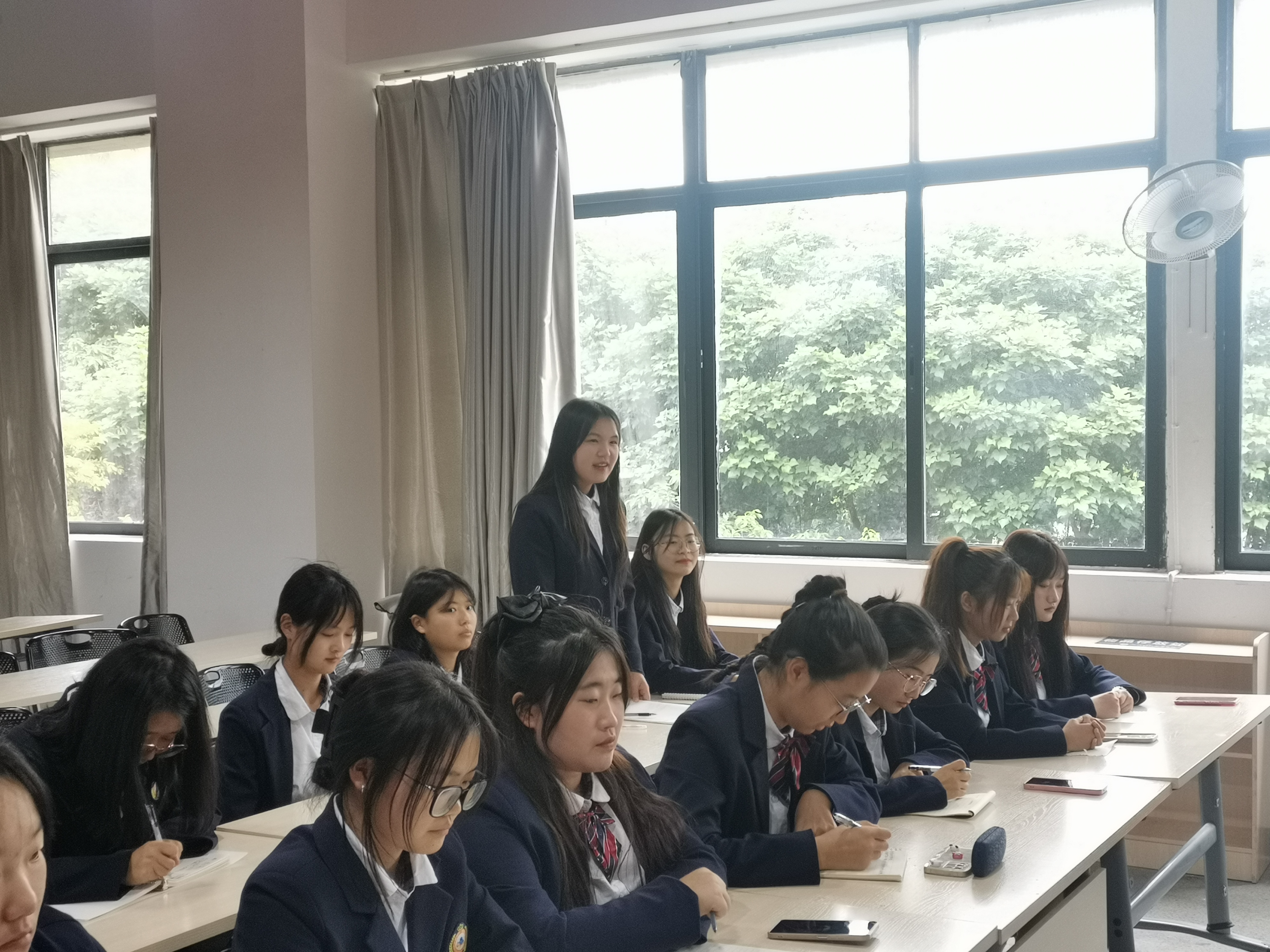 幼儿师范学院主持召开2022—2023学年第二学期学生座谈会(图4)