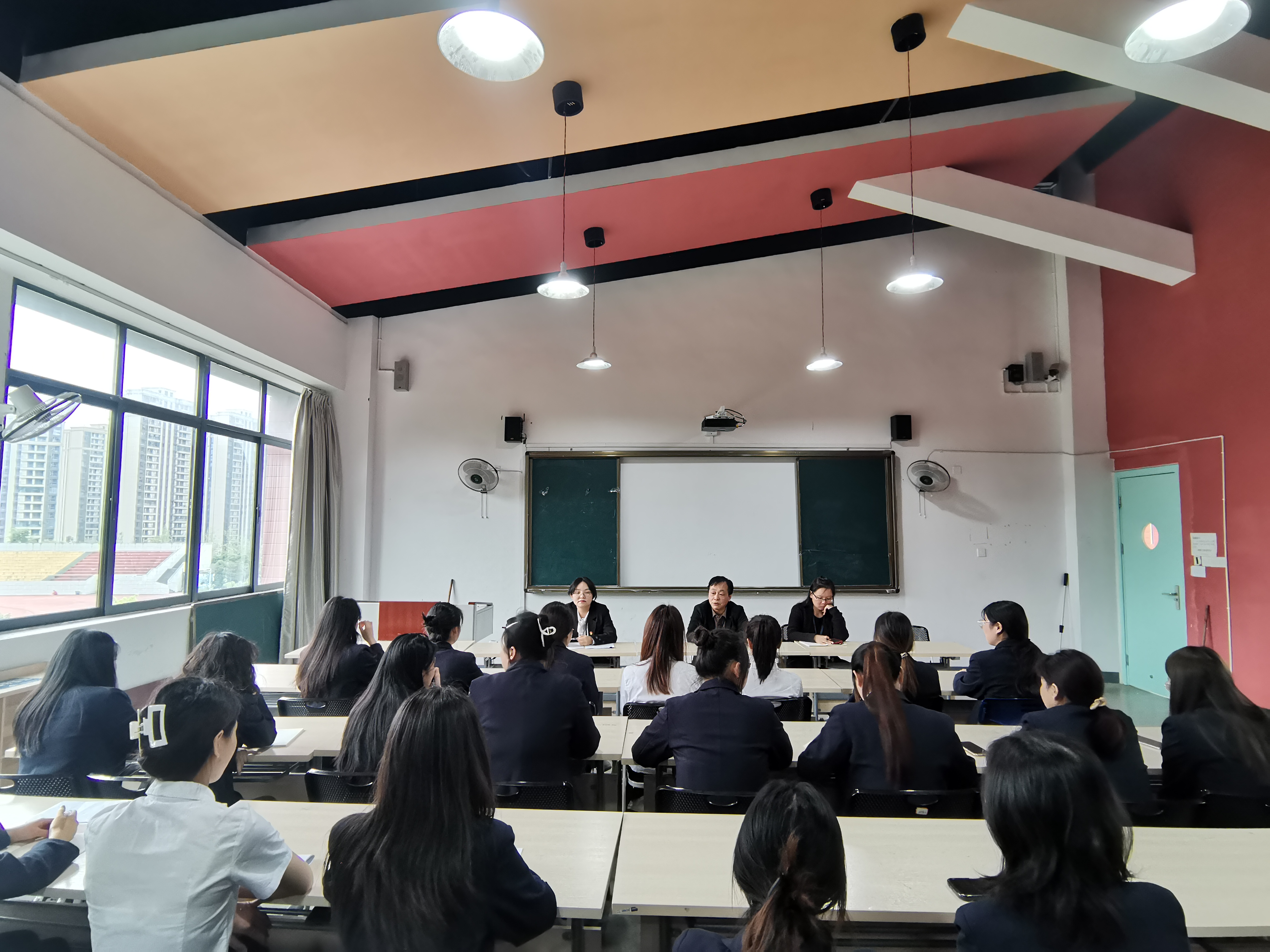 幼儿师范学院主持召开2022—2023学年第二学期学生座谈会(图5)