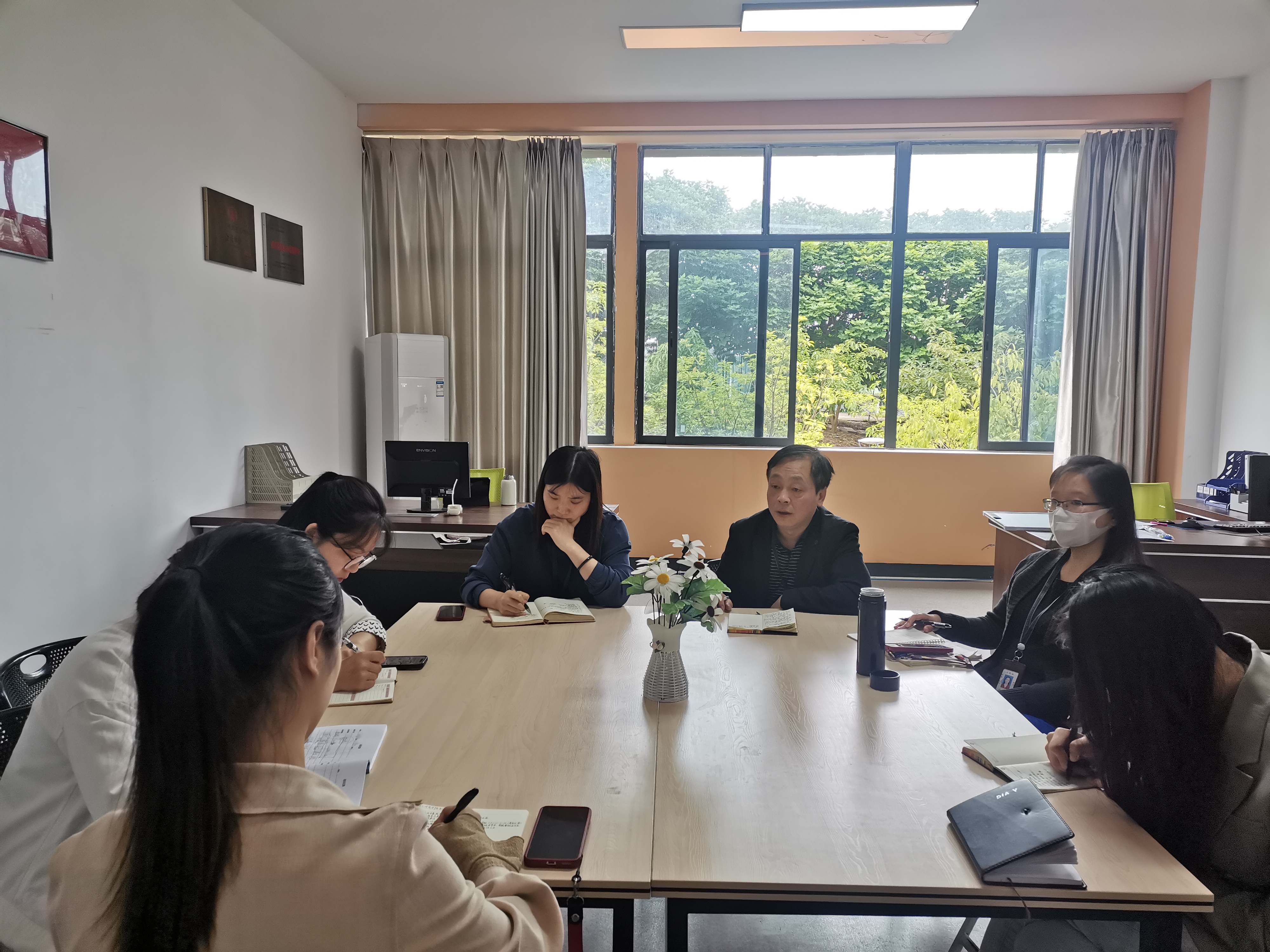 幼儿师范学院组织召开职业教育活动周专题讨论会(图1)