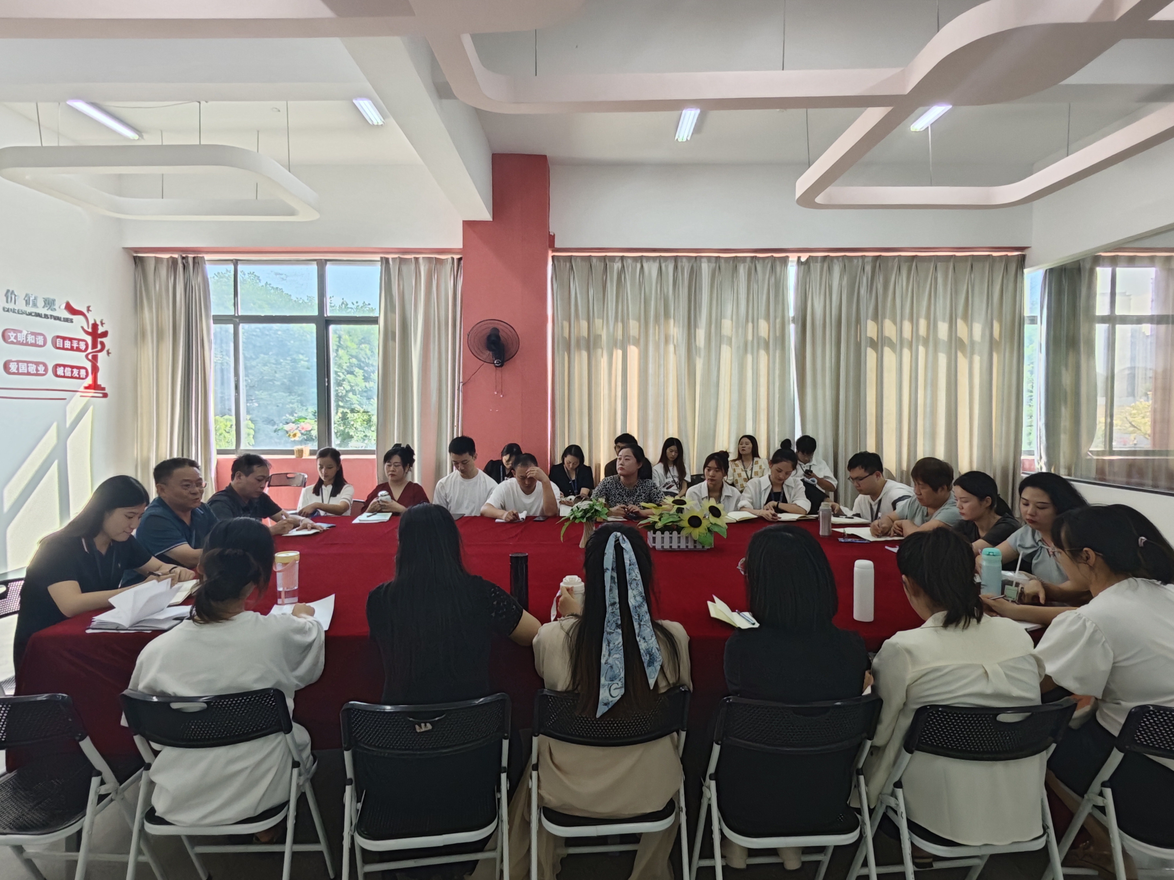 迈步新征程，奋发新作为 | 幼儿师范学院召开全院教职工大会暨新任领导见面会(图2)