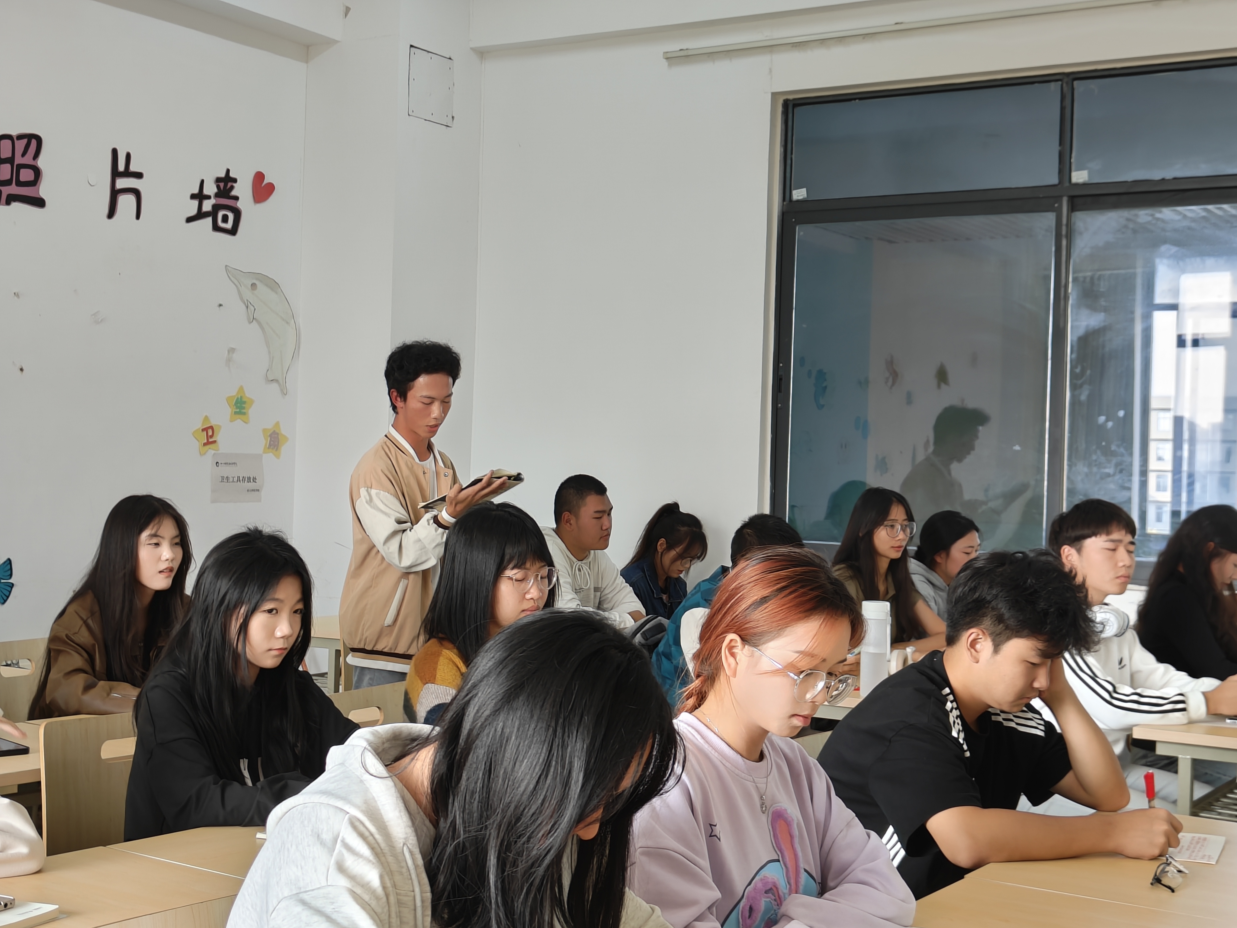 深入贯彻落实学校党委关于开展第二批学习贯彻习近平新时代中国特色社会主义思想主题教育有关部署要求，幼儿师范学院开展学生座谈会，为师生群众办实事(图4)