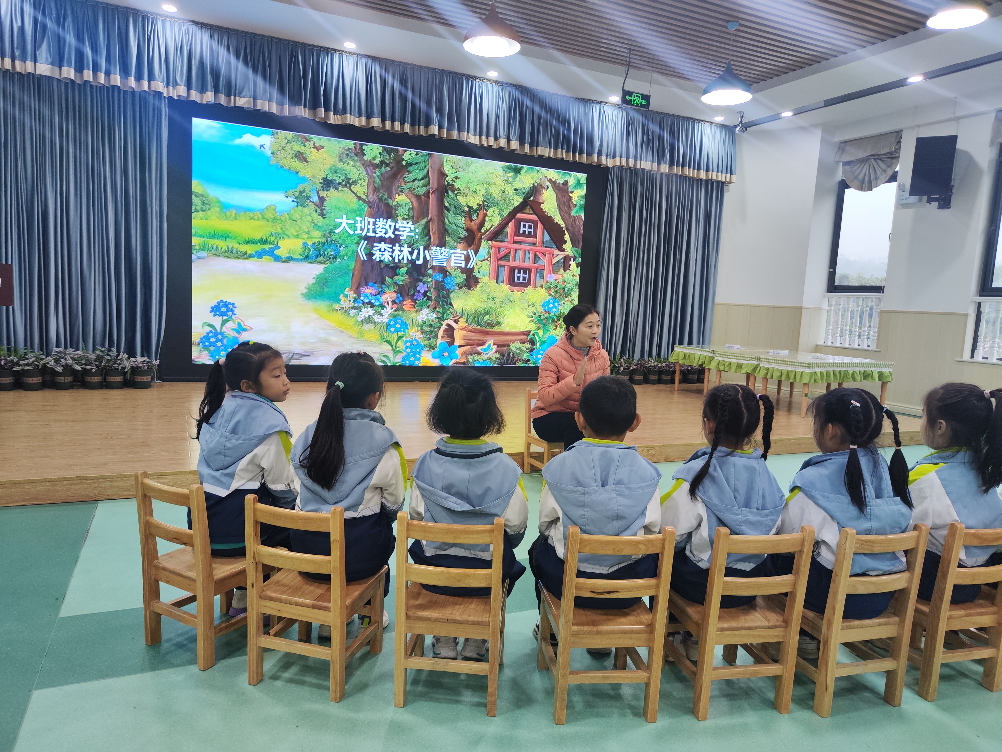 参观交流促提升|幼儿师范学院代表团队前往天府中学教育集团第二届学术年会学习交流(图5)