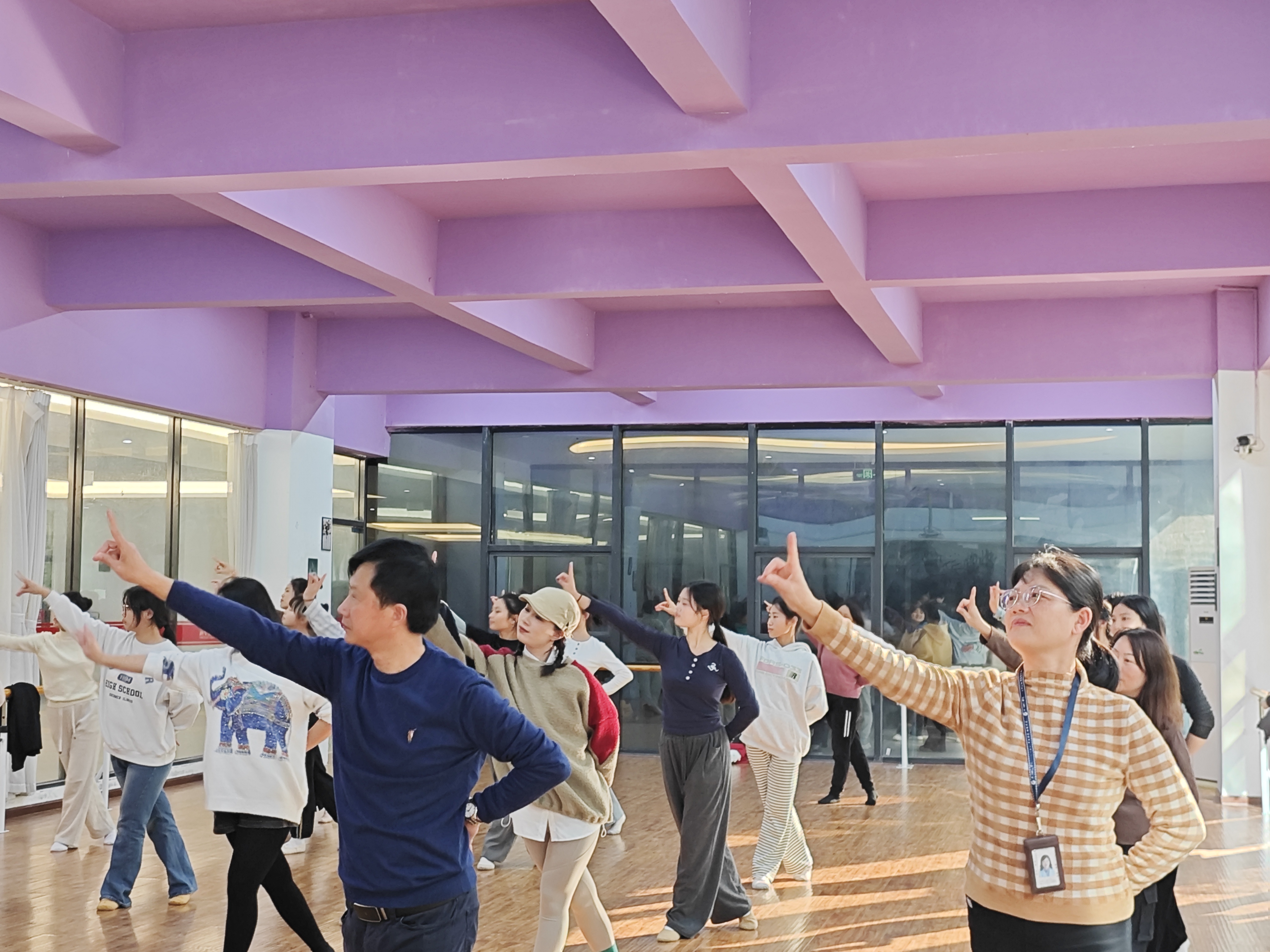 主题教育促提升，立足岗位做贡献 | 幼儿师范学院系列公益课堂之舞蹈特色体验课开课啦(图5)