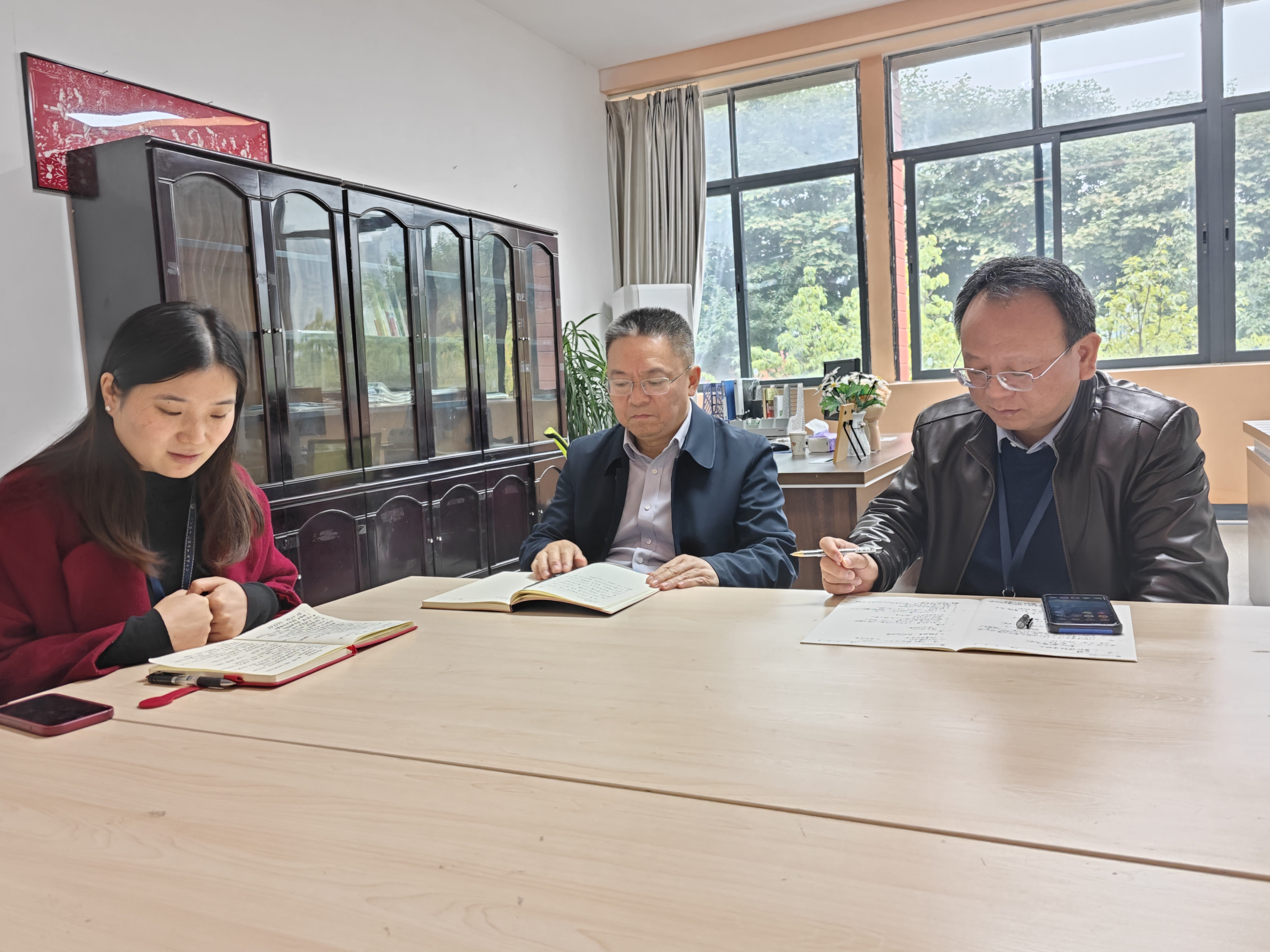 幼儿师范学院组织召开党政联席会总结近期工作及部署下阶段任务(图2)