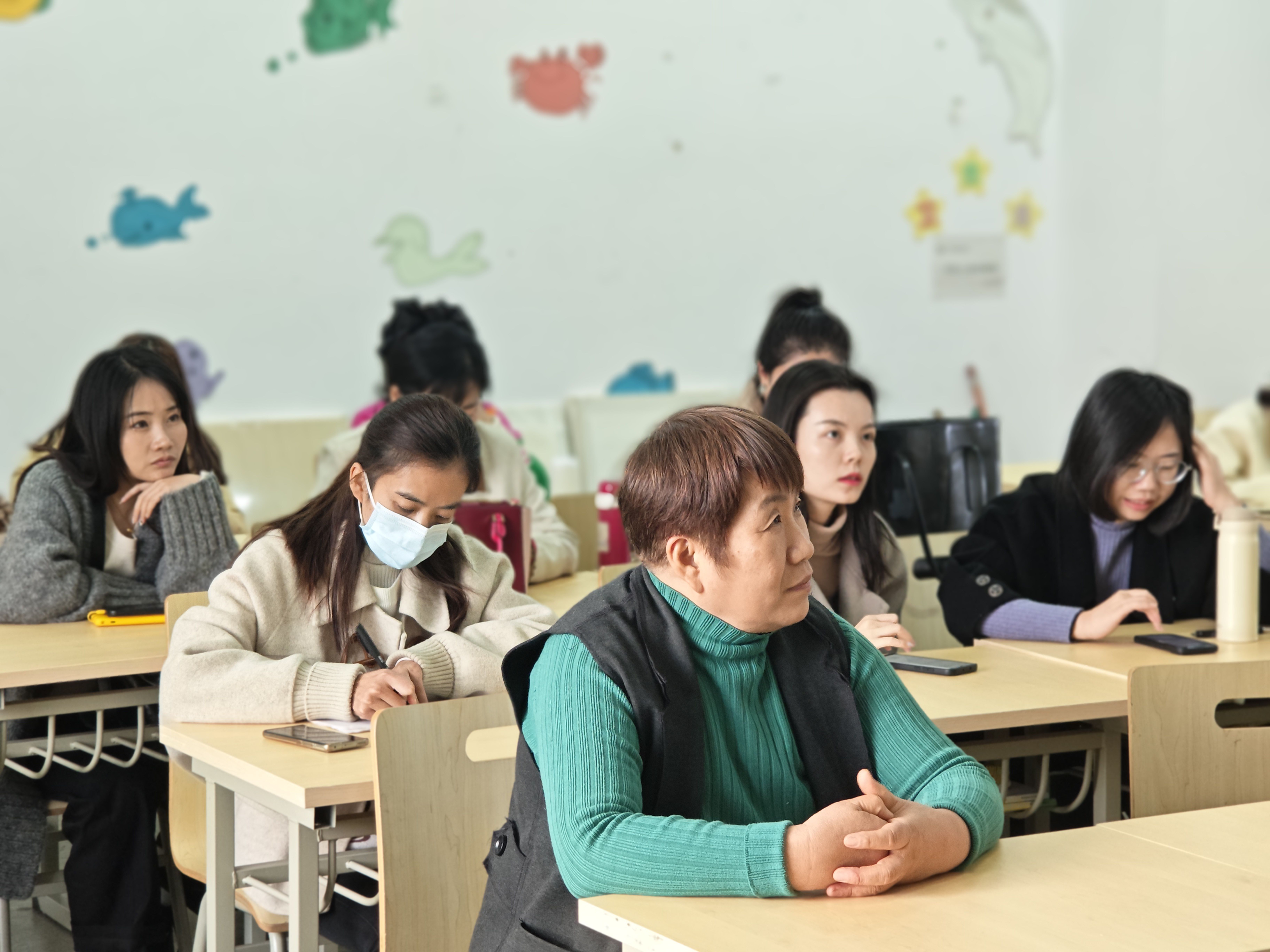 幼儿师范学院组织召开教学会议(图1)