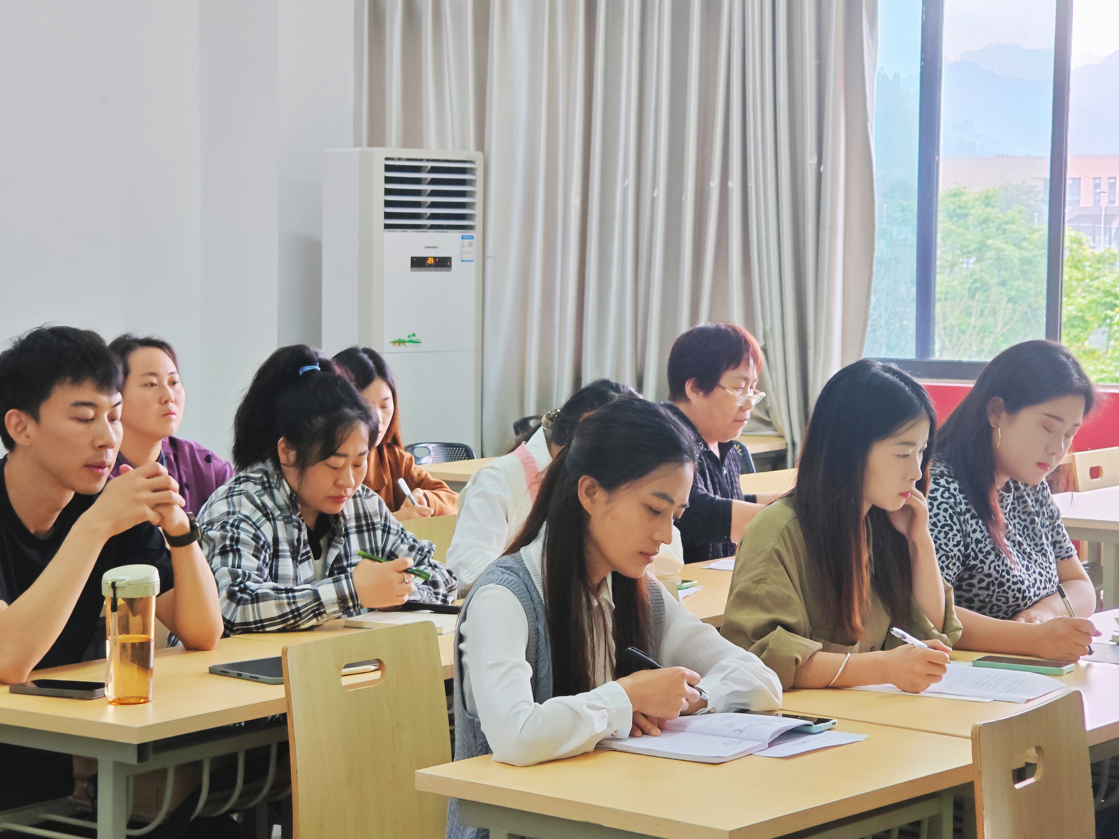 幼儿师范学院组织召开2024年党纪学习教育启动会暨全体教职工大会(图3)