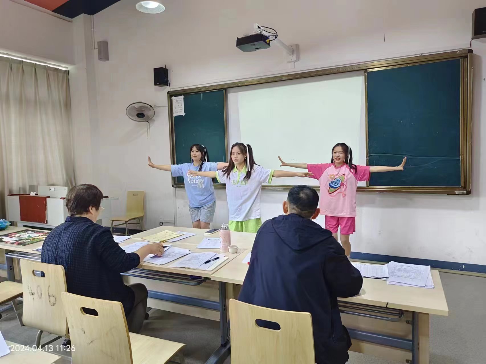 幼儿师范学院顺利开展2024届毕业设计答辩(图2)