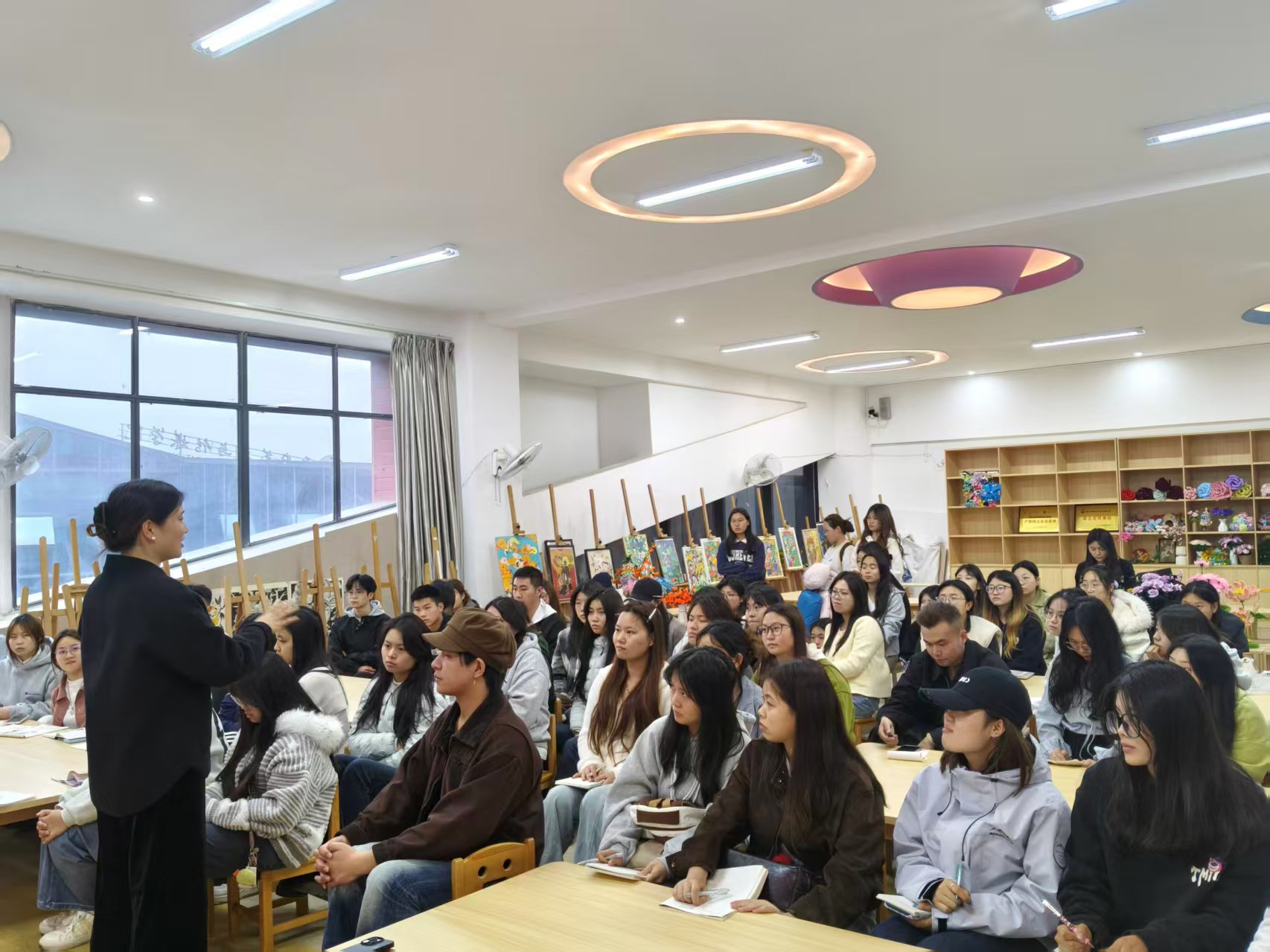 我院开展学生网络创作者培训会(图1)